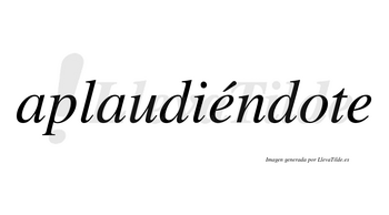 Aplaudiéndote lleva tilde con vocal tónica en la primera «e»
