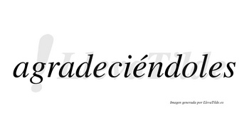 Agradeciéndoles  lleva tilde con vocal tónica en la segunda «e»