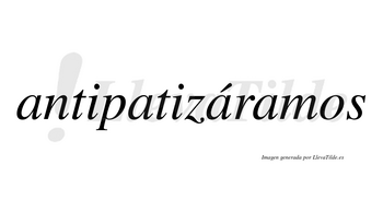 Antipatizáramos  lleva tilde con vocal tónica en la tercera «a»