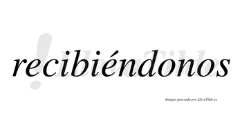 Recibiéndonos  lleva tilde con vocal tónica en la segunda «e»