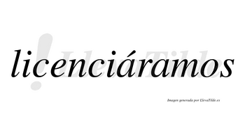 Licenciáramos  lleva tilde con vocal tónica en la primera «a»