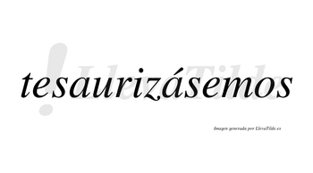 Tesaurizásemos  lleva tilde con vocal tónica en la segunda «a»