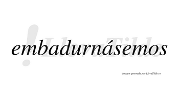 Embadurnásemos  lleva tilde con vocal tónica en la segunda «a»