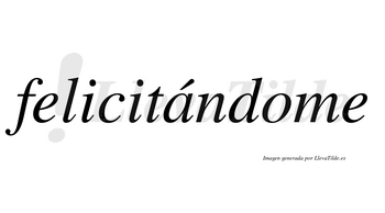 Felicitándome  lleva tilde con vocal tónica en la «a»